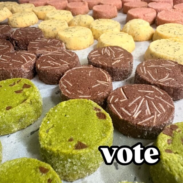 【投票に行こう🗳️】
こんにちは！
今日は冷たい雪でしたね❄⛄️❄
明日も寒そうです😰

明日は衆議院議員選挙の投票日です🗳️
ブントにご来店いただいたお客様に、
スタッフひとちゃん特製
『投票お疲れ様でした！クッキー🍪』を差し上げます！

ぜひお立ち寄りください😊
※数に限りがございますので、１会計につき1個のお渡しとさせていただきます🙇

#ブントベーカリー
#選挙
#投票日 
#投票に行こう