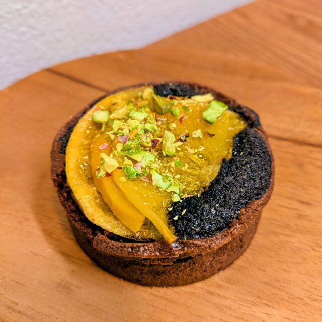 【Happy Valentine💕】
こんにちは😊
今週末はバレンタインデー❤️
ブントにもチョコアイテムやギフトスイーツが登場しています😊

Aki's Ovenさんより　@aki__oven
『ショコラオランジュタルト』
オレンジを味わうこの季節ならではのタルトです✨

そして人気のクッキーアソートもたくさんご用意しております😊
バレンタインのギフトにぜひ🎁

#ブントベーカリー
#AkisOven
#バレンタイン
#タルト
#クッキー